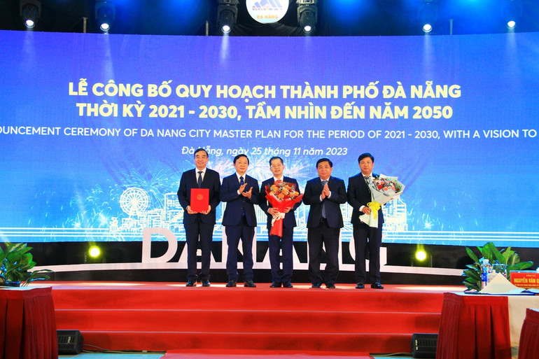 Phó Thủ tướng Trần Hồng Hà trao Quyết định phê duyệt Quy hoạch thành phố Đà Nẵng thời kỳ 2021-2030, tầm nhìn đến năm 2050