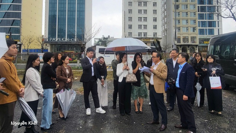 Tham quan, khảo sát địa điểm xây dựng Trung tâm Tài chính tại đường Võ Văn Kiệt, quận Sơn Trà, thành phố Đà Nẵng.