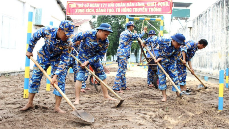 Tuổi trẻ Lữ đoàn 171 xung kích trong xây dựng đơn vị sáng, xanh, sạch, đẹp.