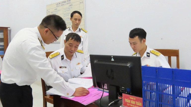 Kiểm tra hệ thống sổ sách, mẫu biểu văn kiện tại Lữ đoàn 161