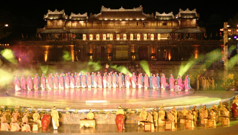Biểu diễn Nhã nhạc Cung đình Huế tại Festival Huế 2024.