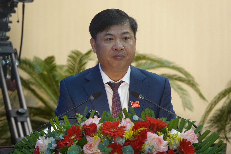 Chủ tịch HĐND thành phố Đà Nẵng Lương Nguyễn Minh Triết: Cần tiếp tục đổi mới hoạt động của HĐND và chương trình tiếp xúc cử, nâng cao hiệu quả công tác giám sát và hoạt động của HĐND. Chủ tịch HĐND thành phố Đà Nẵng Lương Nguyễn Minh Triết: Cần tiếp tục đổi mới hoạt động của HĐND và chương trình tiếp xúc cử, nâng cao hiệu quả công tác giám sát và hoạt động của HĐND.