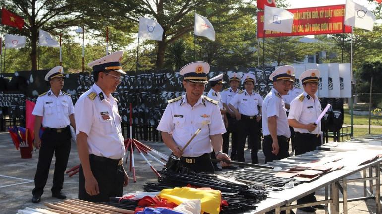 Kiểm tra mô hình học cụ phục vụ huấn luyện chiến sỹ mới.