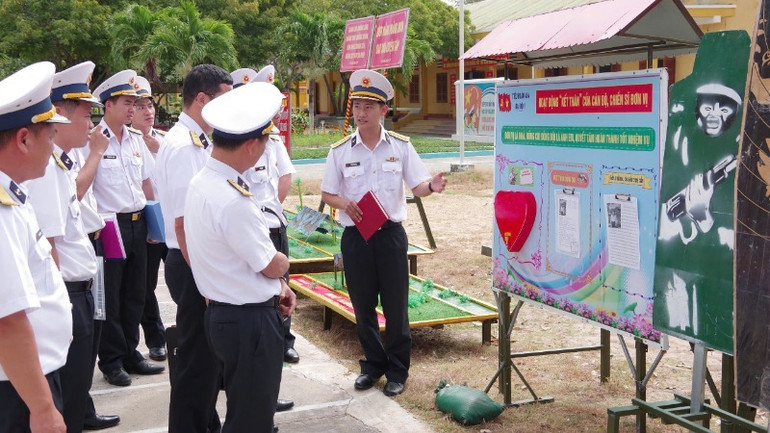 Kiểm tra trình độ huấn luyện của sỹ quan