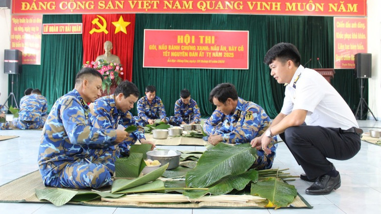 Hội thi nấu bánh chưng, nét đẹp của Hải quân Việt Nam.