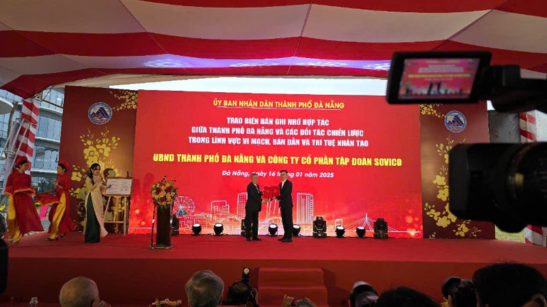 Đà Nẵng trao Biên bản ghi nhớ hợp tác chiến lược trong lĩnh vực vi mạch, bán dẫn và trí tuệ nhân tạo.