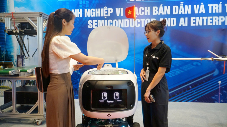 Giới thiệu sản phẩm robot tự động sử dụng nhiều sản phẩm của ngành vi mạch bán dẫn.