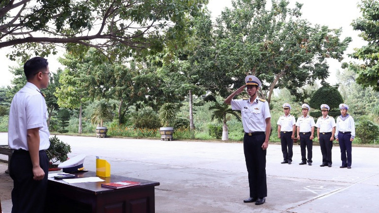 Kiểm tra điều lệnh đối với các sỹ quan và chiến sỹ