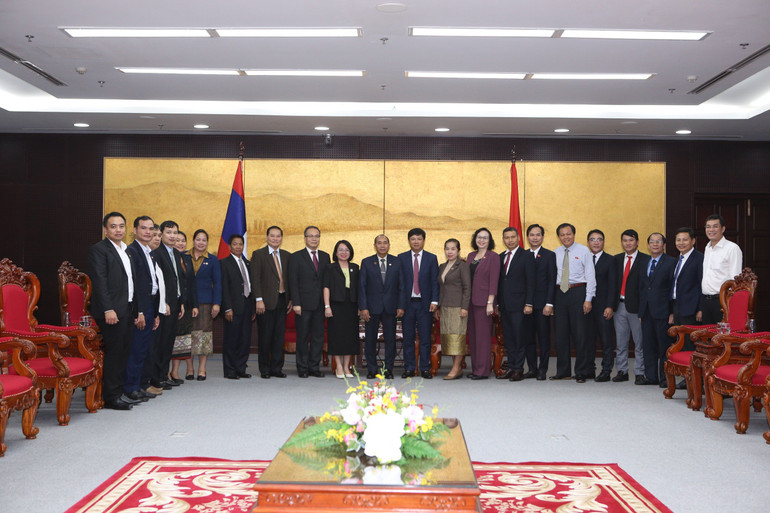 Tình hữu nghị đặc biệt Việt Nam- Lào mãi mãi xanh tươi, đời đời bền vững Tình hữu nghị đặc biệt Việt Nam- Lào mãi mãi xanh tươi, đời đời bền vững