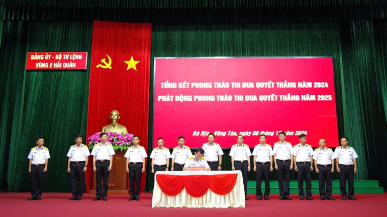 Các đơn vị thuộc Vùng 2 Hải quân ký kết thực hiện tốt phong trào thi đua quyết thắng năm 2025.