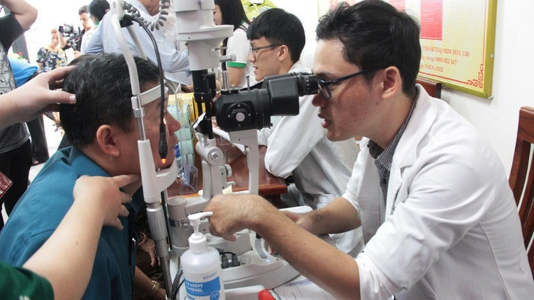 Y bác sỹ Bệnh viện 199 khám, điều trị bệnh miễn phí cho người dân Đà Nẵng