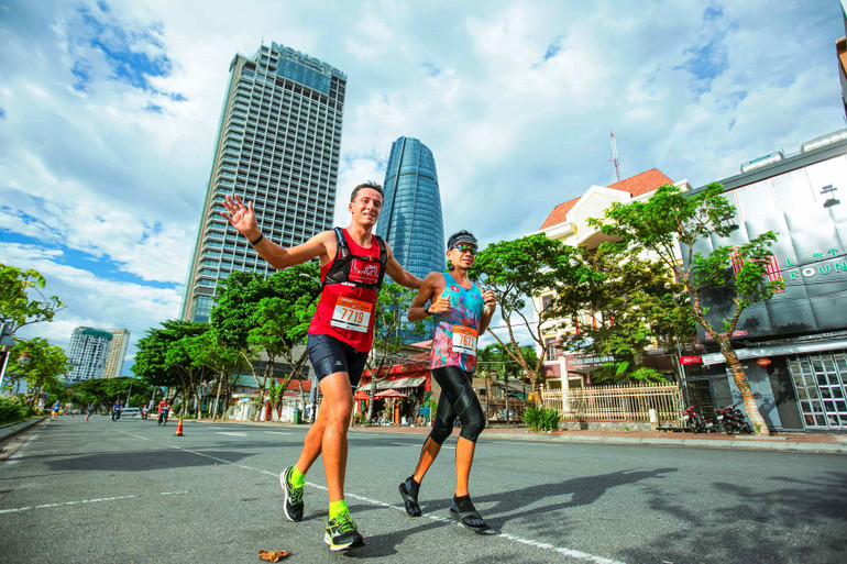 Các vận động viên quốc tế tích cực luyện tập, làm quen với đường đua Các vận động viên quốc tế tích cực luyện tập, làm quen với đường đua