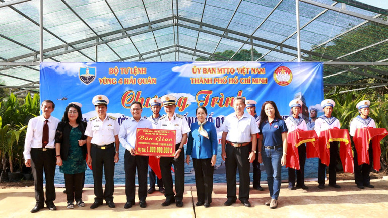 Hội Bảo vệ thiên nhiên và môi trường Thành phố Hồ Chí Minh bàn giao 100.000 cây xanh.