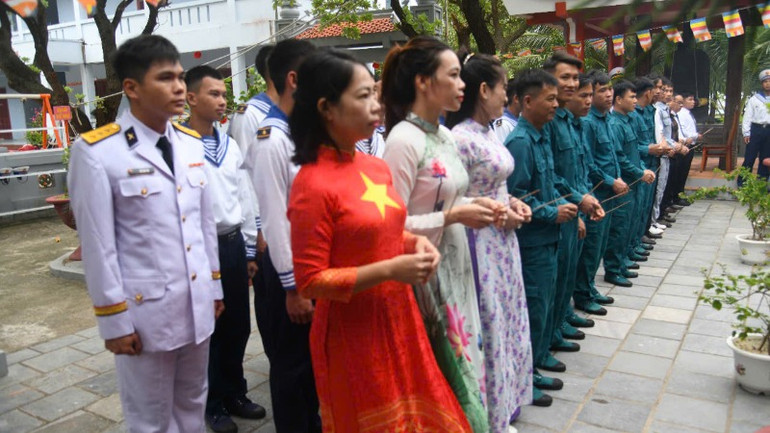 Gặp mặt đầu năm trên đảo Sinh Tồn.