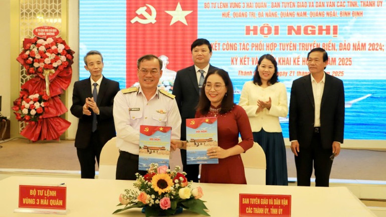 Vùng 3 Hải quân và các địa phương ký kết công tác phối hợp tuyên truyền biển, đảo năm 2025