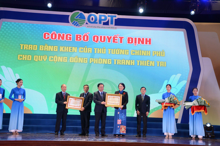 Đón nhận Bằng khen của Thủ tướng Chính phủ và Bằng khen của Bộ Nông nghiệp và Phát triển nông thôn cho những đóng góp nâng cao nhận thức và năng lực tự phòng tránh thiên tai ở các địa phương trong cả nước.