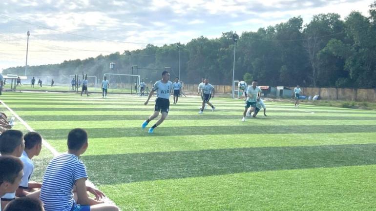 Thể dục thể thao để nâng cao sức khỏe và tinh thần tập thể cho bộ đội.