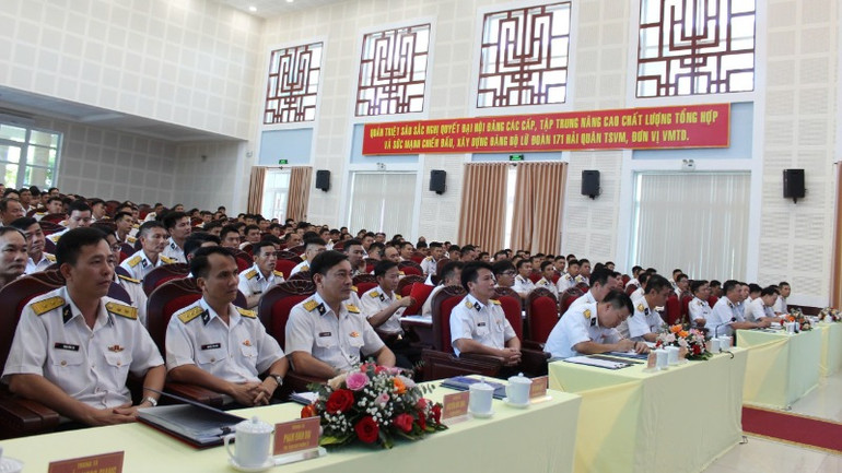 Hơn 300 đại biểu dự Hội nghị tổng kết công tác quân sự quốc phòng của lữ đoàn 171 Hải quân.