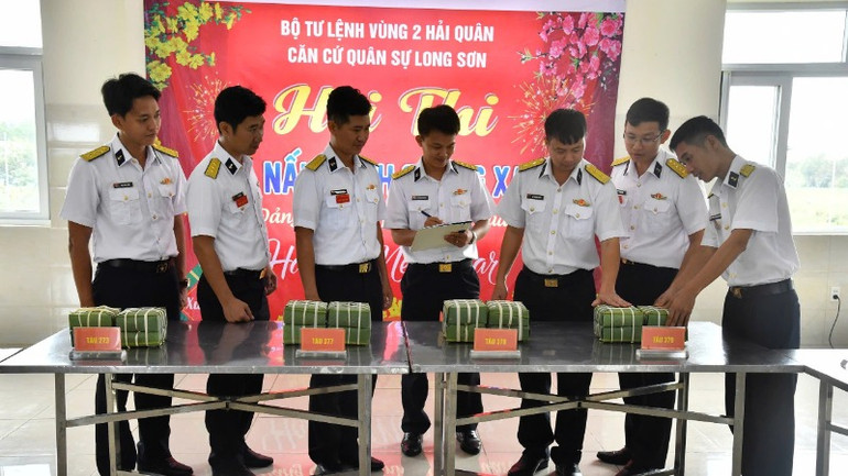 Hội thi nấu bánh chưng tại Căn cứ quân sự Long Sơn, Vùng 2 Hải quân.