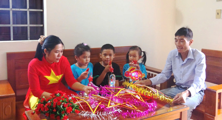 Chuẩn bị cho tết Trung thu ở thị trấn Trường Sa. Chuẩn bị cho tết Trung thu ở thị trấn Trường Sa.