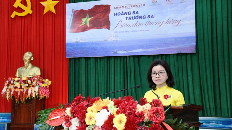 Phó Cục trưởng Cục Văn thư và Lưu trữ Nhà nước Nguyễn Thị Nga,phát biểu khai mạc triển lãm.