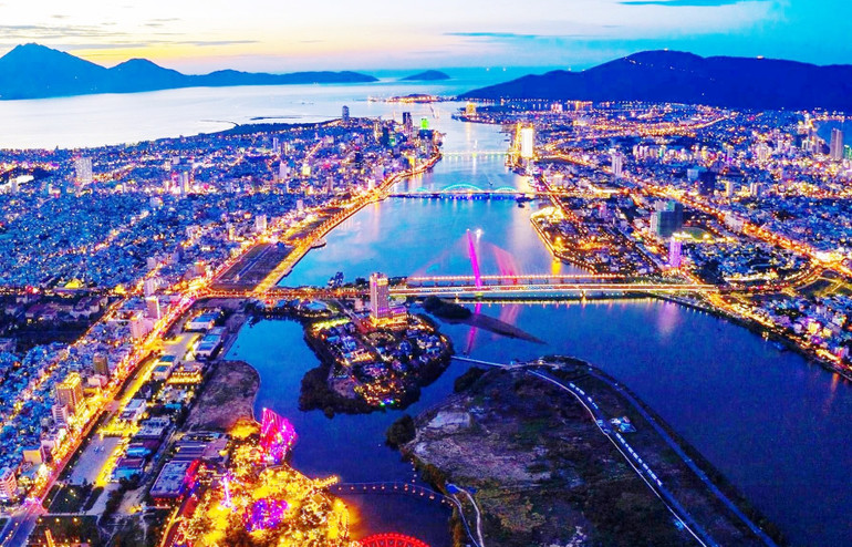 Mô hình chính quyền đô thị góp phần quản lý, khai thác hiệu quả hạ tầng kỹ thuật, hạ tầng xã hội; tạo thêm nhiều việc làm; chất lượng dịch vụ công ngày càng cao, thiết lập nếp sống văn hóa, văn minh đô thị. Mô hình chính quyền đô thị góp phần quản lý, khai thác hiệu quả hạ tầng kỹ thuật, hạ tầng xã hội; tạo thêm nhiều việc làm; chất lượng dịch vụ công ngày càng cao, thiết lập nếp sống văn hóa, văn minh đô thị.