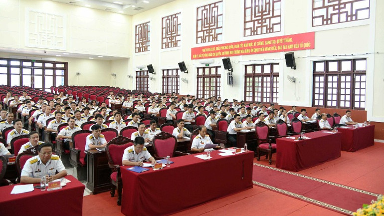 Đại biểu dự Hội nghị rút kinh nghiệm công tác xây dựng chính quy, quản lý kỷ luật, bảo đảm an toàn