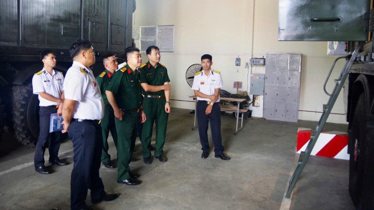 Kiểm tra tình trạng kỹ thuật xe-máy.