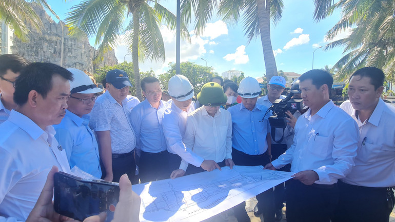 Đồng chí Nguyễn Văn Quảng nhấn mạnh, phải bảo vệ bãi biển Đà Nẵng bằng mọi giá, vì đây là hình ảnh, là thương hiệu thành phố môi trường.