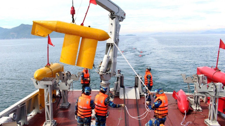 Tàu Vùng 3 Hải quân huấn luyện chiến đấu trên biển.