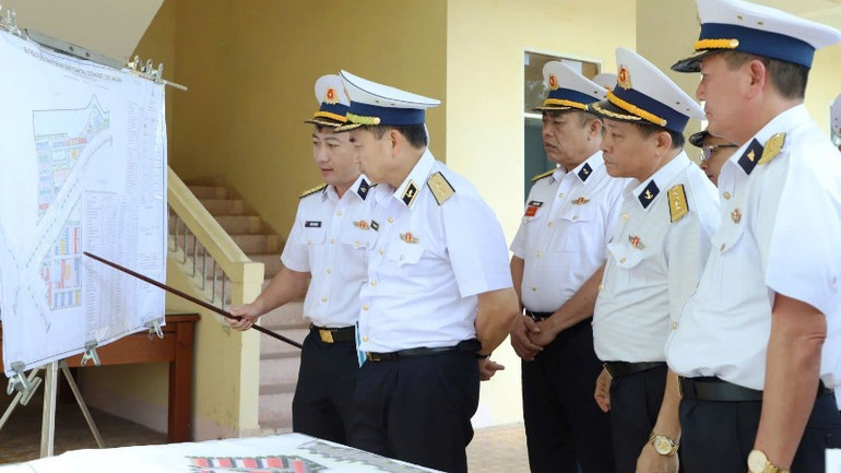 Phó Đô đốc Trần Thanh Nghiêm kiểm tra quy hoạch xây dựng cơ quan đơn vị tại Lữ đoàn 680.