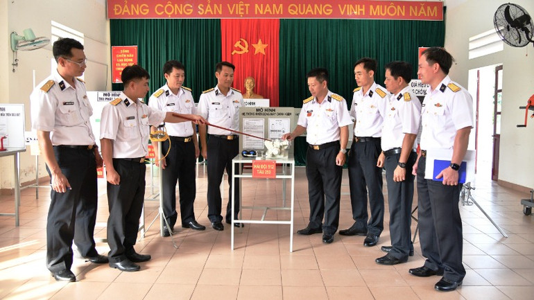 Mô hình huấn luyện về hệ thống khởi động máy chính của tàu chiến đấu.