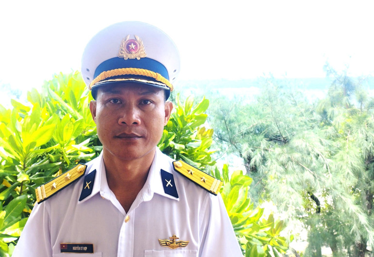 Trung tá Nguyễn Kỳ Hợp, Chính trị viên đảo Sinh Tồn Đông, Lữ đoàn 146, Vùng 4 Hải quân.