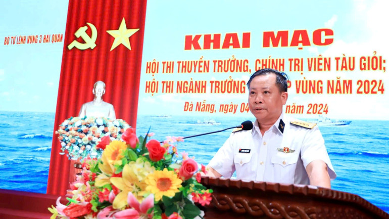 Đại tá Nguyễn Thiên Quân, Tư lệnh Vùng 3 Hải quân: Hội thi là dịp đánh giá toàn diện trình độ, năng lực và kiến thức của đội ngũ thuyền trưởng, chính trị viên tàu trong toàn Vùng.
