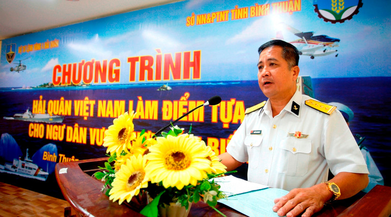 Đại tá Nguyễn Xuân Dũng, Phó Chủ nhiệm Chính trị Vùng 4 Hải quân phát biểu.