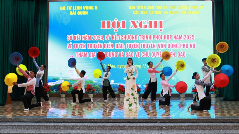 Tiết mục văn nghệ chào mừng Hội nghị.