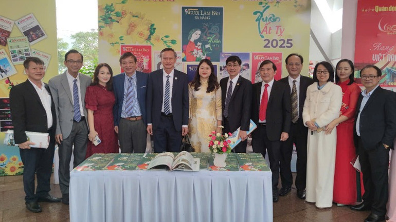 Gian báo Xuân của Hội Nhà báo Thành phố Đà Nẵng.