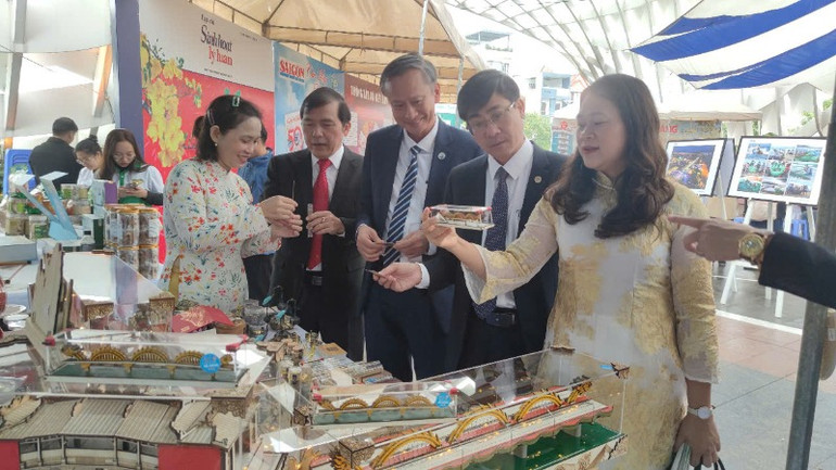 Gian hàng trưng bày, giới thiệu sản phẩm nông sản OCOP.