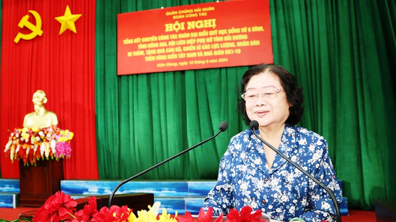 Đồng chí Trương Mỹ Hoa, nguyên Bí thư TƯ Đảng, nguyên Phó Chủ nước phát biểu tại buổi làm việc.