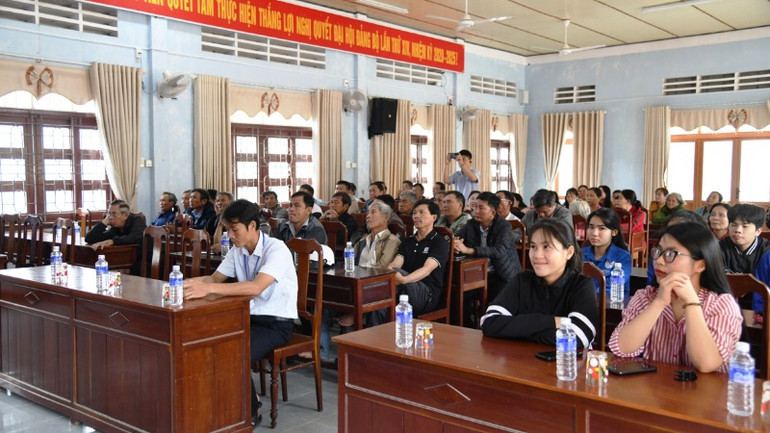 Tuyên truyền về biển đảo tại thị trấn Cát Tiên, huyện phù Cát.