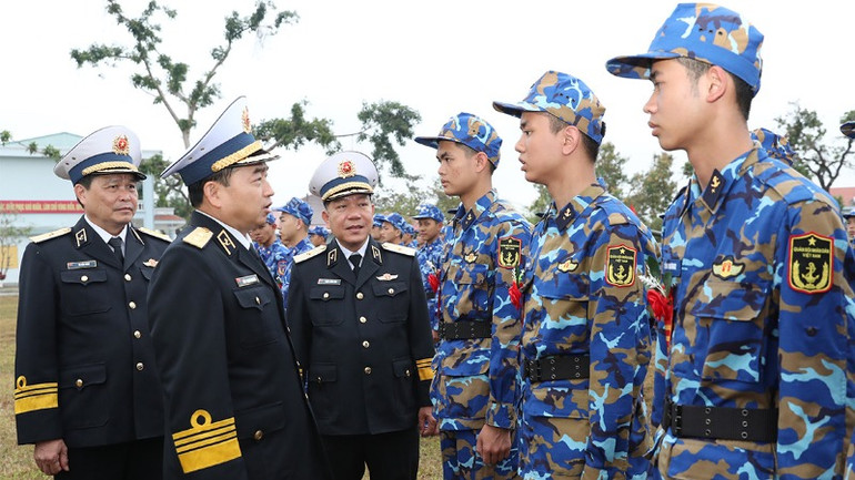 Phó Đô đốc Trần Thanh Nghiêm, Tư lệnh Hải quân trực tiếp thăm, động viên chiến sĩ mới.