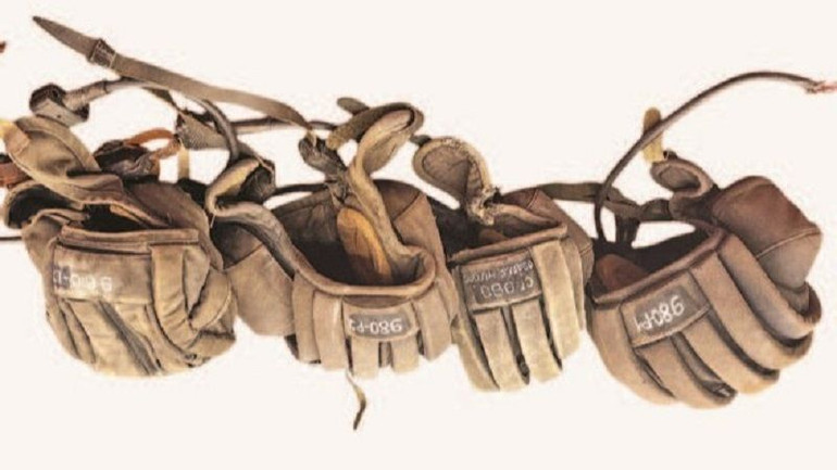 3-Bốn chiếc mũ thiết kế đặc biệt trang bị cho bộ đội xe tăng số hiệu 980 trong trận đánh Buôn Ma Thuột.