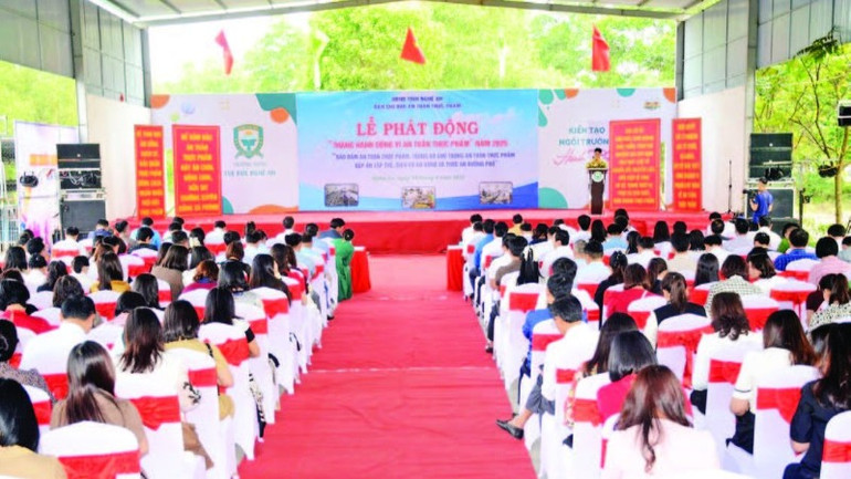 Lễ phát động Tháng hành động vì an toàn thực phẩm năm 2025. (Ảnh THÀNH CHUNG) Lễ phát động Tháng hành động vì an toàn thực phẩm năm 2025. (Ảnh THÀNH CHUNG)