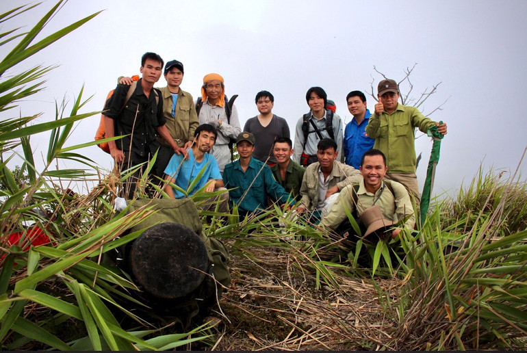 Nhóm nghiên cứu thực địa tại Vườn quốc gia Vũ Quang.