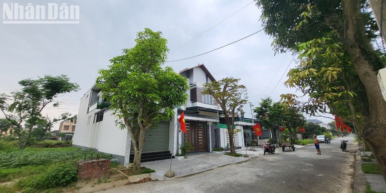 Hàng loạt hộ dân ở tổ dân phố Phú Nghĩa, thị trấn Lộc Hà bức xúc do quyền lợi chính đáng trên thửa đất của mình chưa được thực thi.