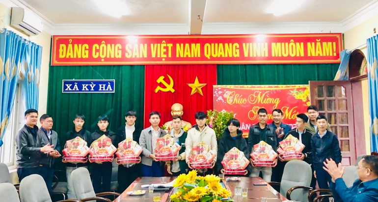 Xã Kỳ Hà (thị xã Kỳ Anh) gặp mặt, chúc mừng quân nhân xuất ngũ và tân binh lên đường tòng quân năm 2023. Xã Kỳ Hà (thị xã Kỳ Anh) gặp mặt, chúc mừng quân nhân xuất ngũ và tân binh lên đường tòng quân năm 2023.
