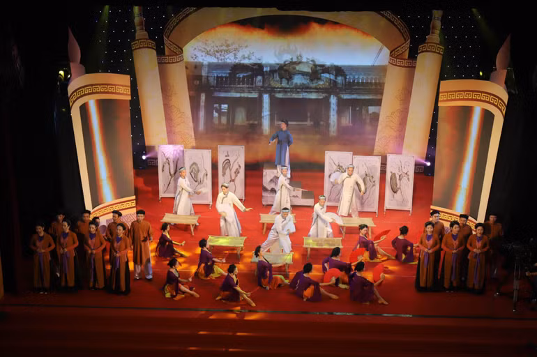 Chương trình văn nghệ với nhiều ca khúc đặc sắc: Rạng ngời đất học Trường Lưu”, “Hà Tĩnh quê mình”, “Phường Vải đêm trăng”, “Cùng em về Hà Tĩnh”, “Quê tôi ngày mới”.