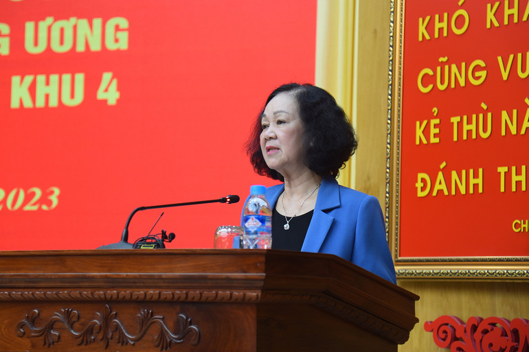 Đồng chí Trương Thị Mai yêu cầu Bộ tư lệnh Quân khu 4. Đồng chí Trương Thị Mai yêu cầu Bộ tư lệnh Quân khu 4.