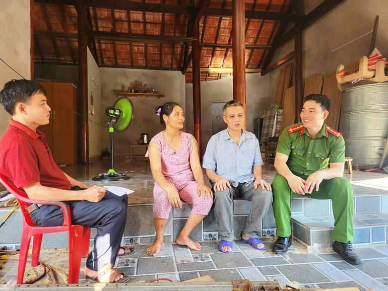 Chị Nguyễn Thị Hạnh chia sẻ niềm vui trong căn nhà mới.