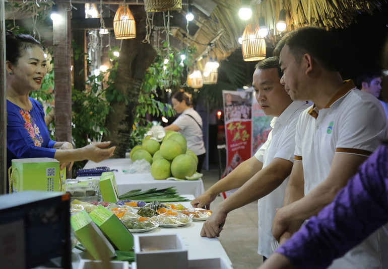 Giới thiệu với du khách các sản vật đặc sắc của tỉnh Phú Thọ.